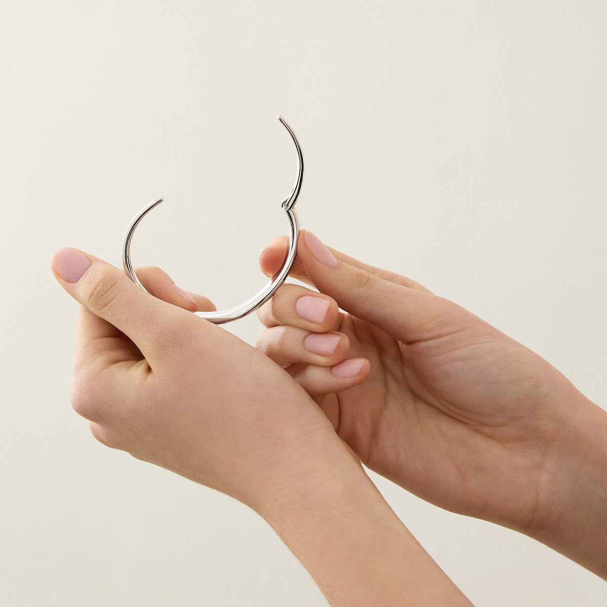 La Muse Hinged Cuff