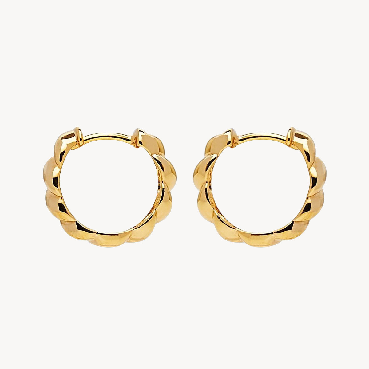 Zippy Twist Huggie Earring