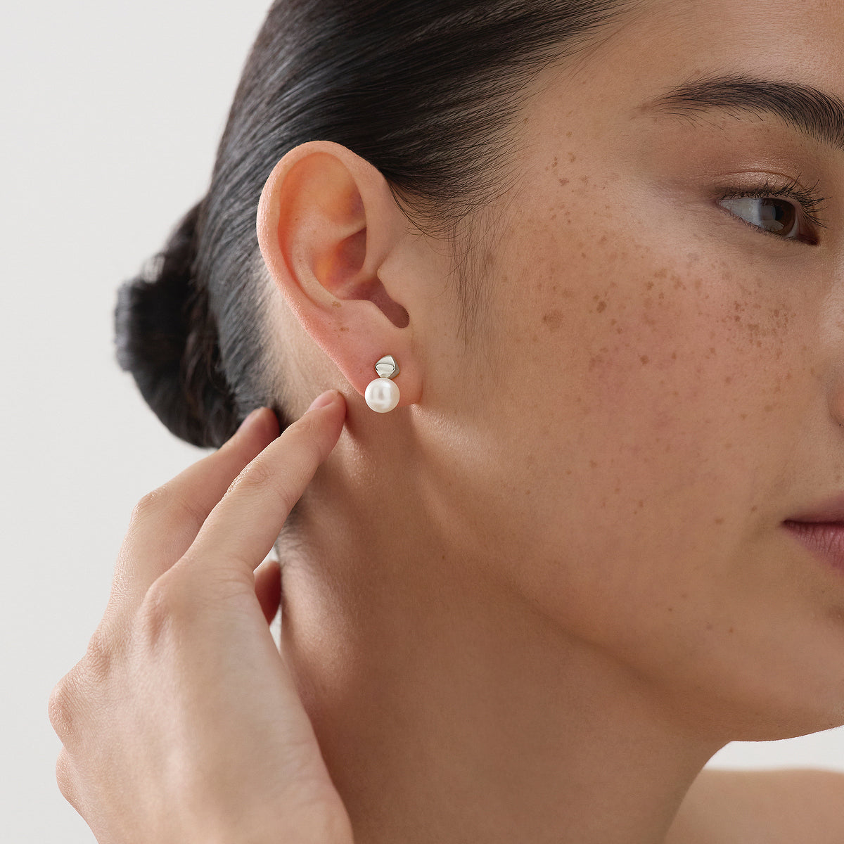 Mirage Pearl Earring
