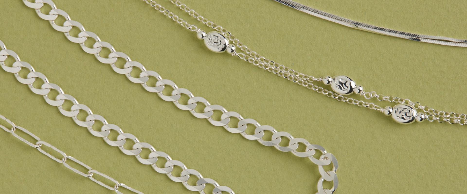 Women's Short Necklaces