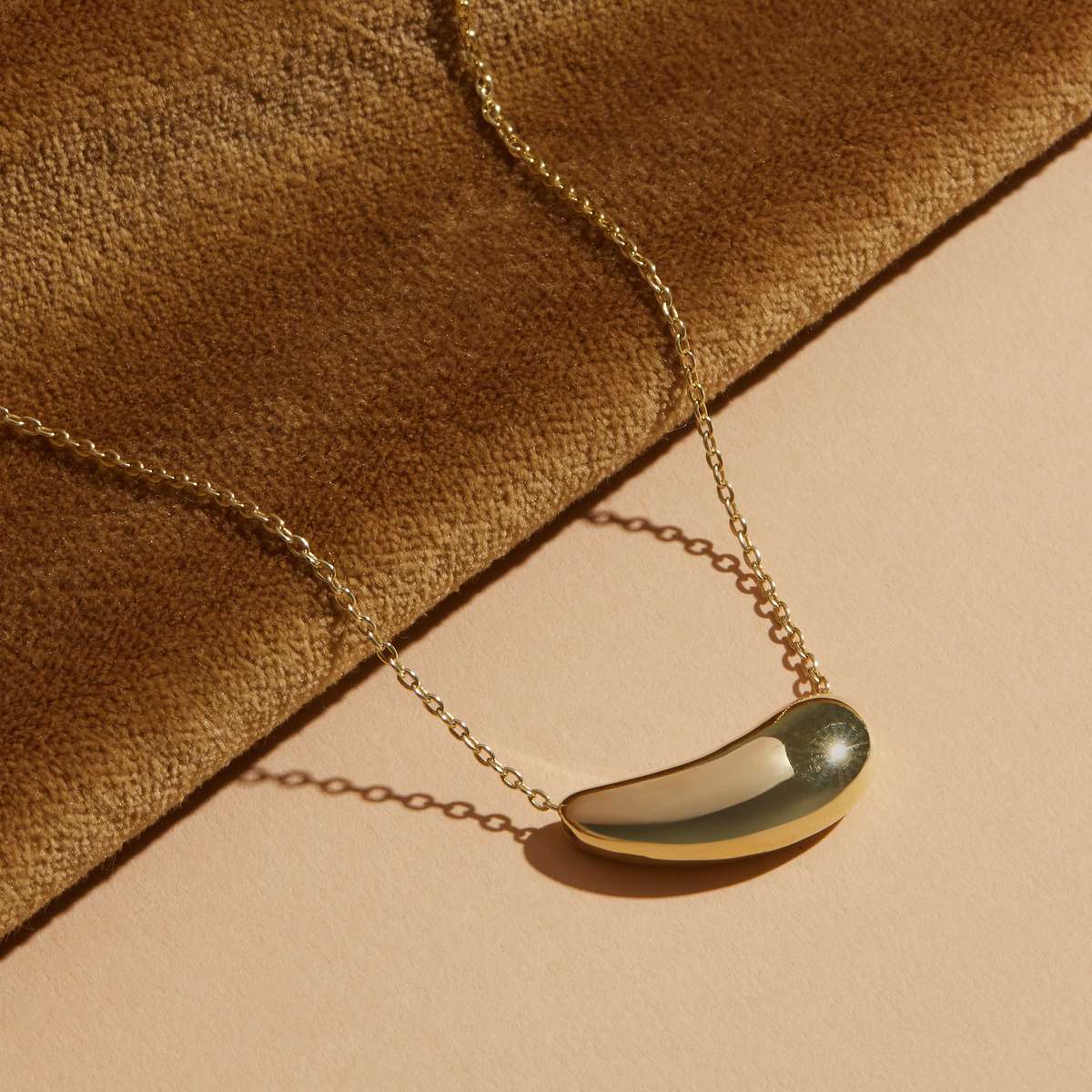 Gold Pendant Necklaces