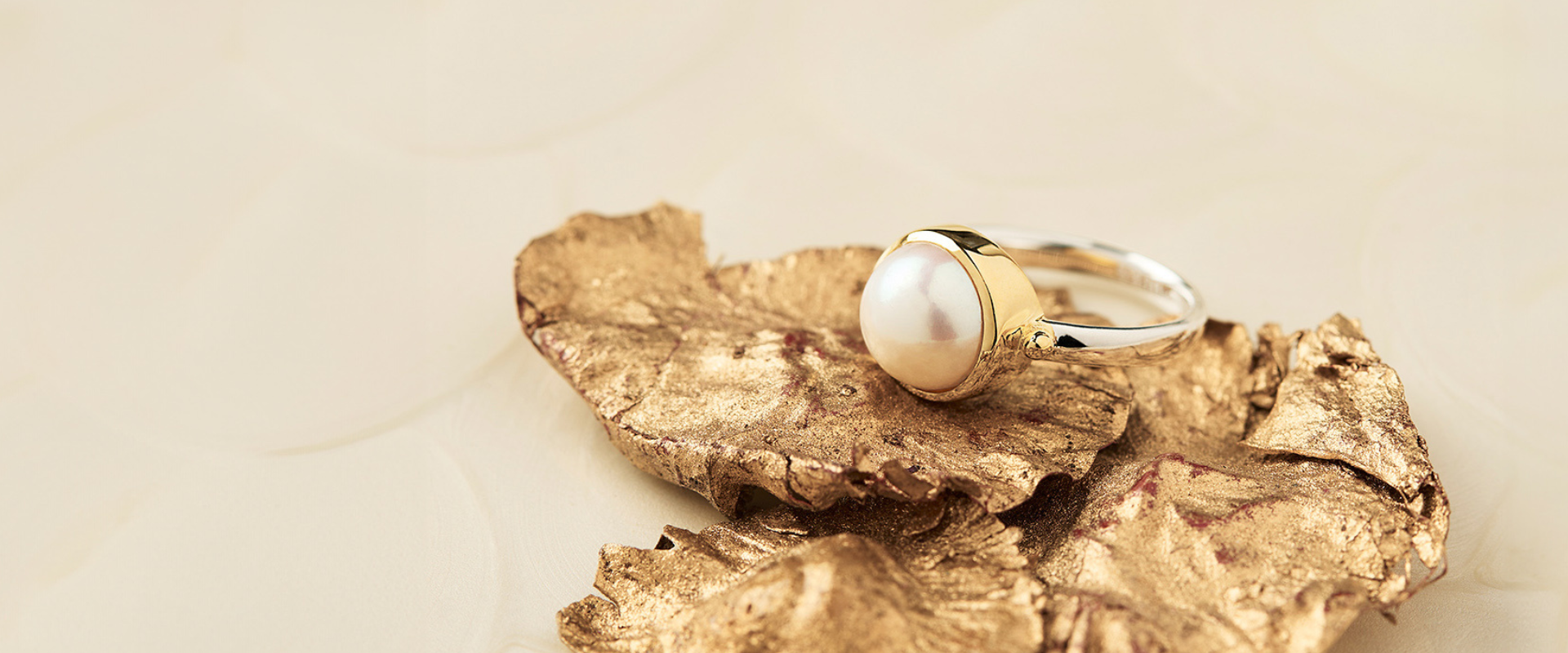 Women's Pearl Rings