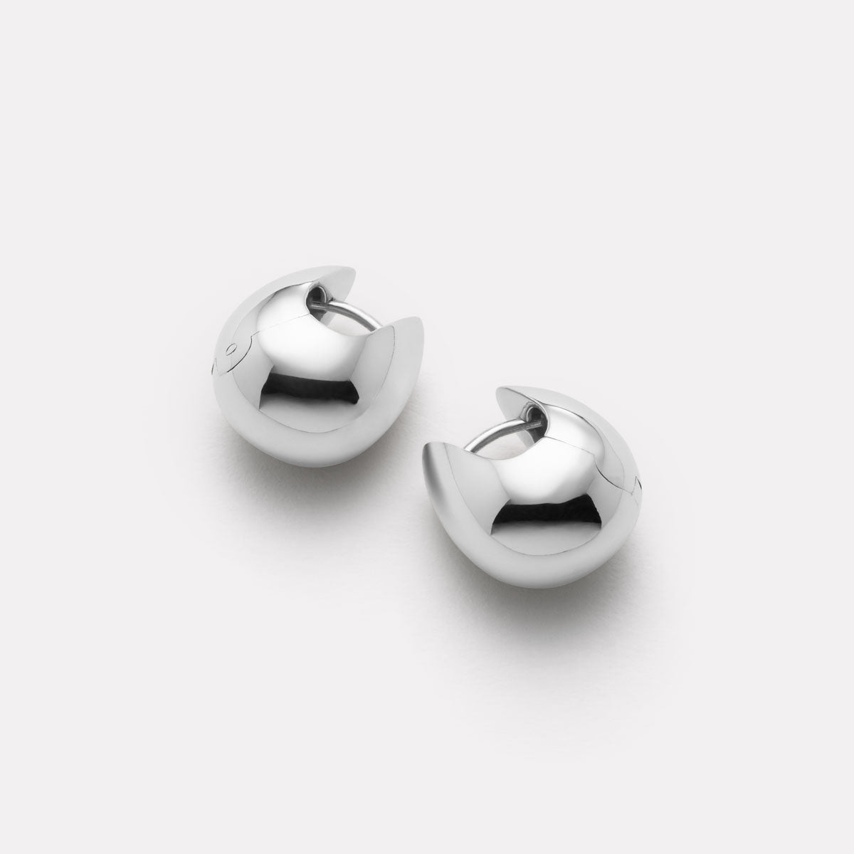 Sterling Silver Mode Huggie Earring