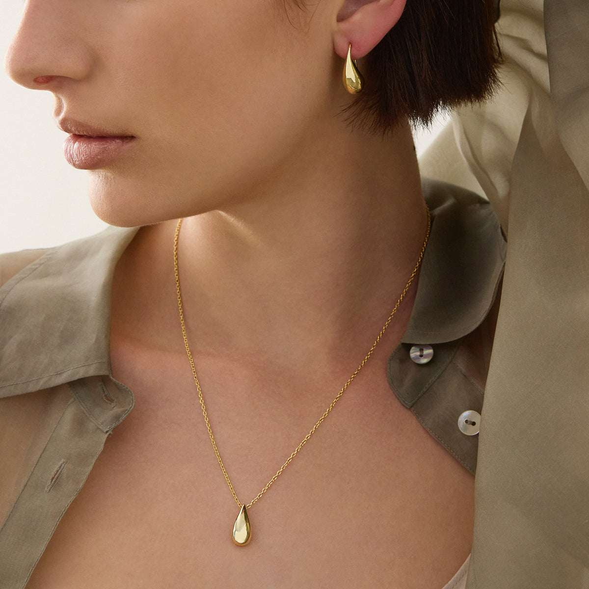 Eau Necklace