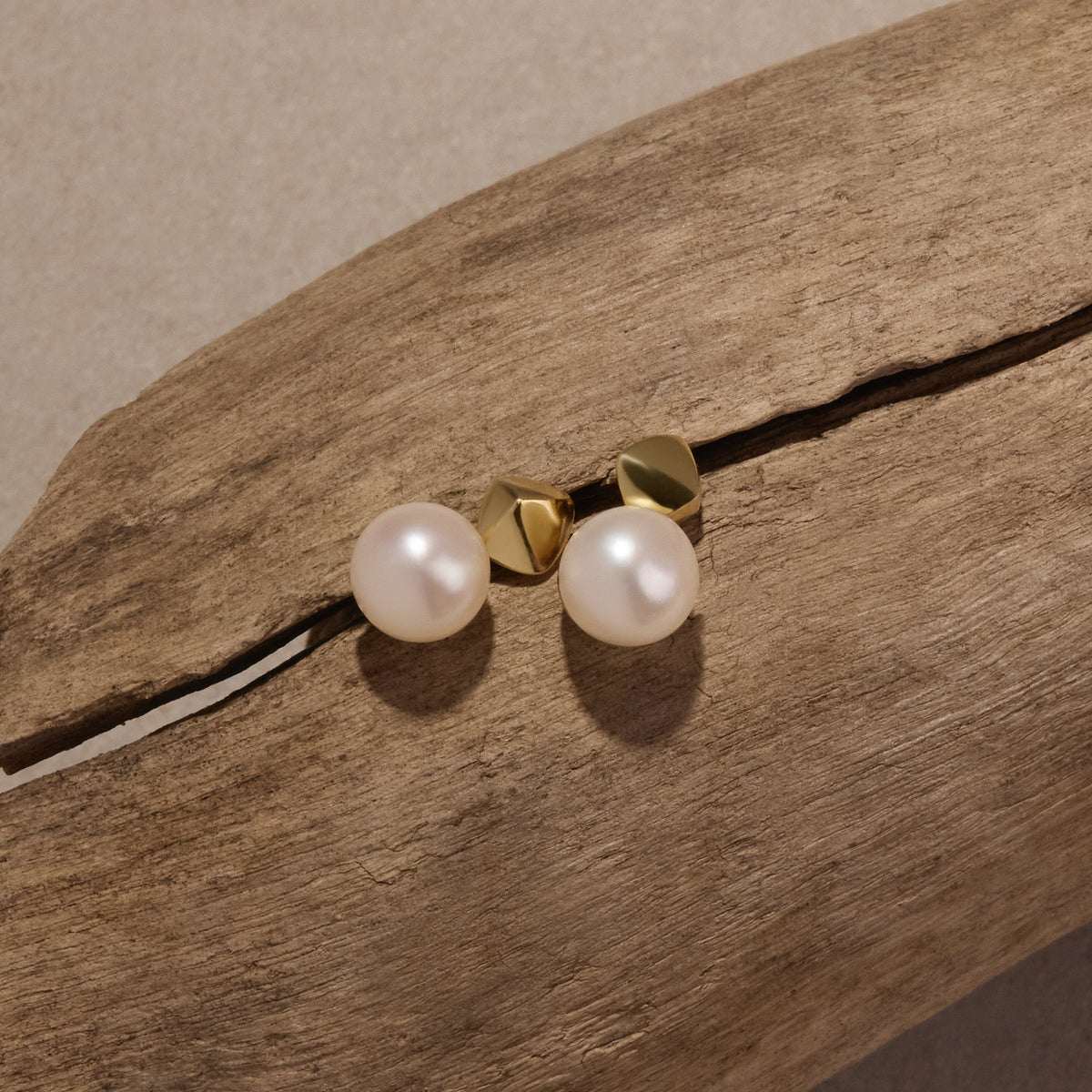 Mirage Pearl Earring