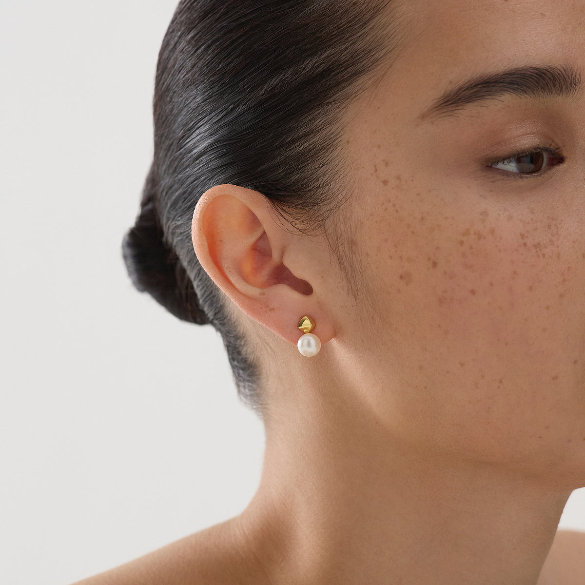 Mirage Pearl Earring